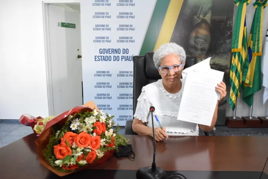 Governadora Regina Sousa sanciona lei que autoriza empréstimo de US 50