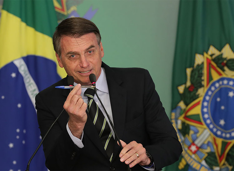 Bolsonaro escolherá 11 reitores após parecer que reduz poder de estudantes