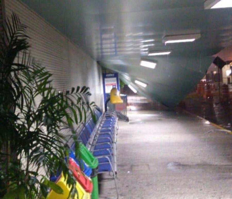 Parte de marquise do aeroporto de Teresina cai