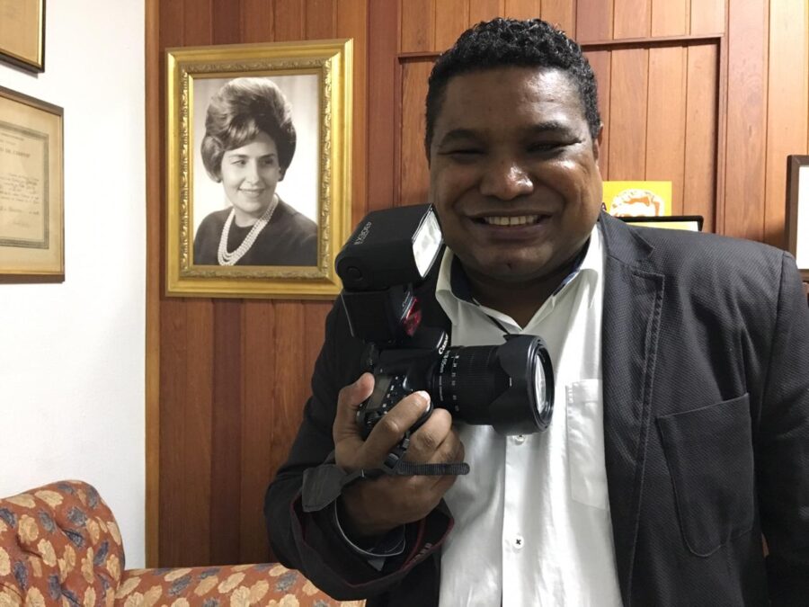 Fotógrafo cego tem exposição fotográfica no Japão