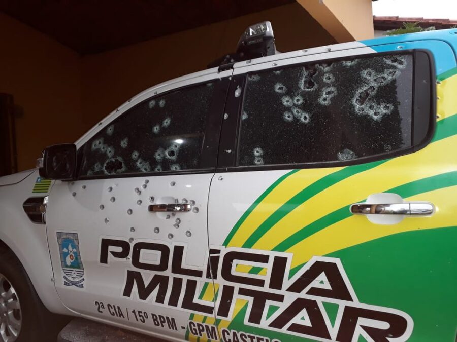 Bandidos armados metralham viaturas e explodem banco no Piauí