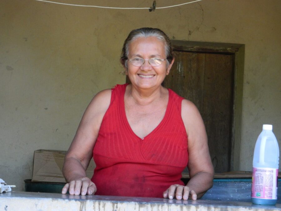 De curandeira à agente de saúde: essa era Dona Raimunda, uma mulher de fibra.