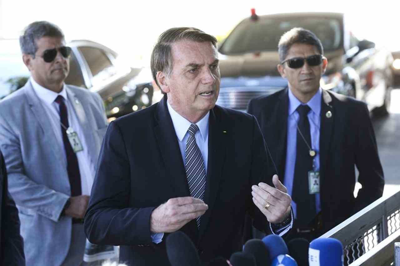 Jair Bolsonaro é internado em hospital em São Paulo