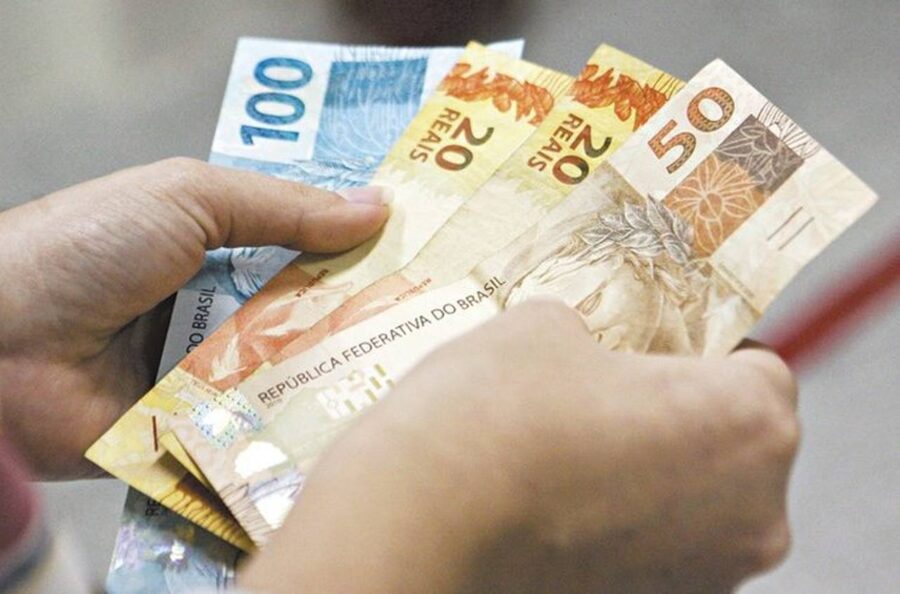Lula assina decreto de salário mínimo de 2024 no valor de R$ 1.412