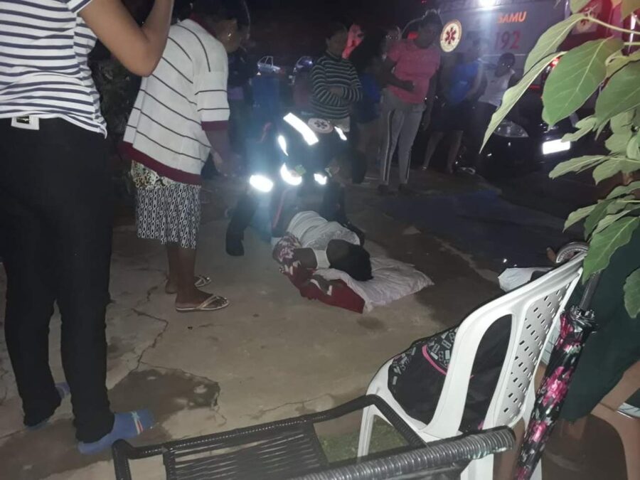 Mulher passa mal em fila para matricular filho em Bom Jesus