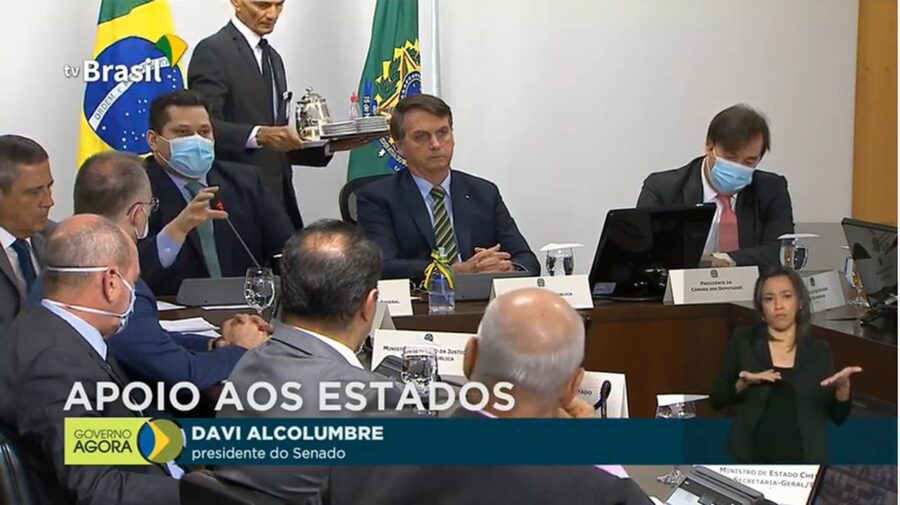 AO VIVO: Presidente Bolsonaro participa de videoconferência com governadores e ministros