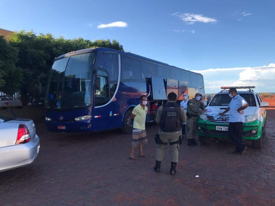 Ônibus clandestino que saiu de São Paulo com 39 passageiros é apreendido no Sul do Piauí