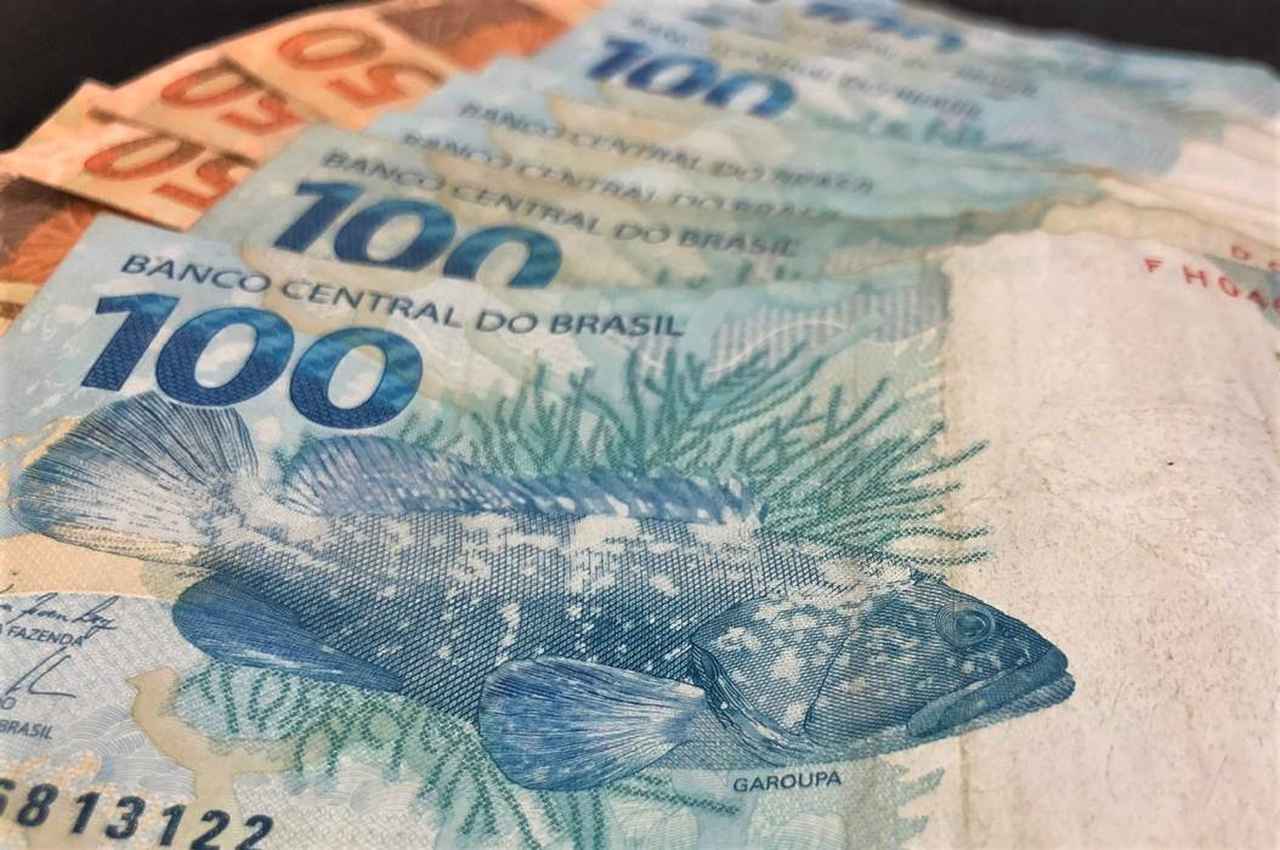Sancionada regra que limita aumento do salário mínimo; veja valor