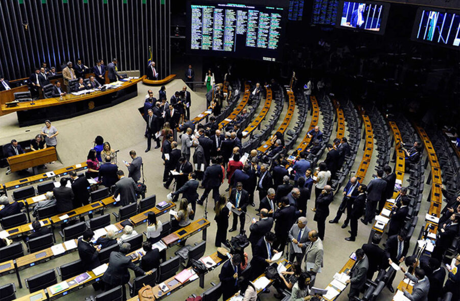 Câmara aprova PL que aumenta pena por porte de arma de fogo de uso proibido