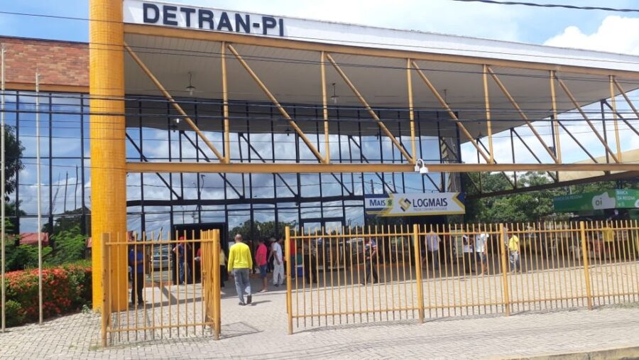 TCE-PI aponta falhas na emissão da CNH; Detran se manifesta