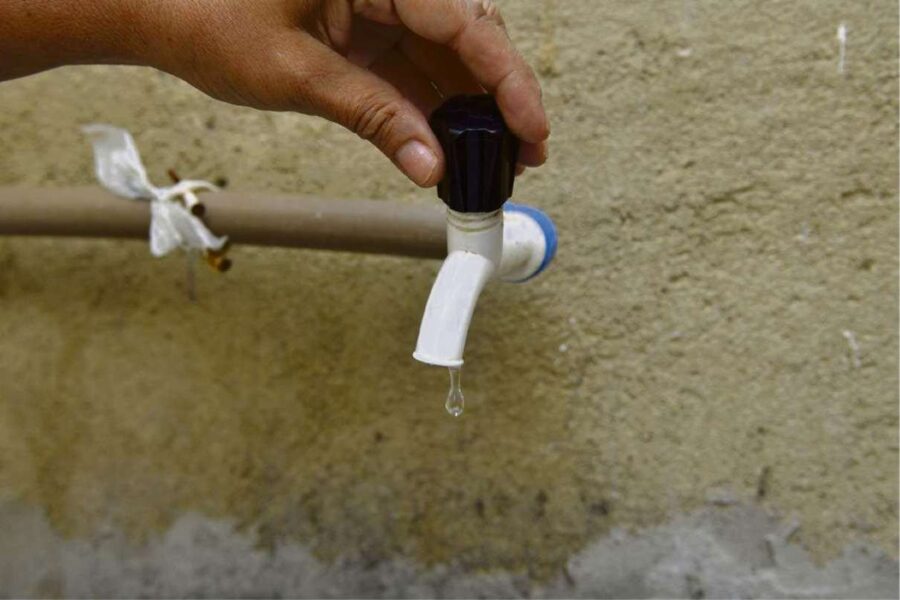 Moradores de Palmeira do Piauí sofrem com falta de Água há 5 dias e cobram solução da Agespisa