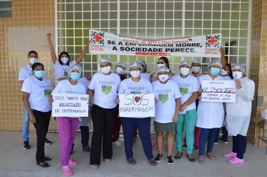 Enfermeiros realizam manifestação e cobram aprovação de piso salarial em Bom Jesus-PI (Foto: Portal Ponto X)