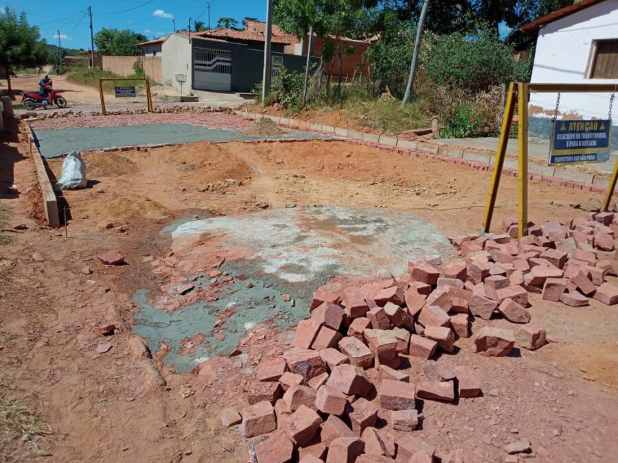 Prefeitura intensifica recuperação da pavimentação de ruas em Cristino Castro