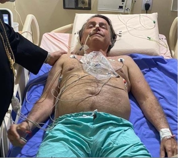 Presidente Bolsonaro tem sonda retirada e apresenta melhora, diz novo boletim