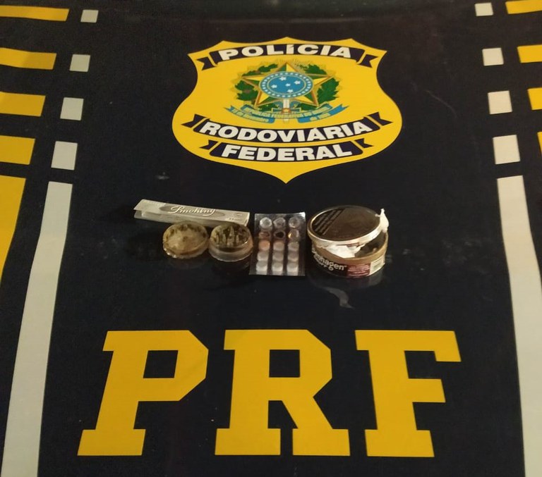 PRF autua homem na BR-135 por portar maconha e rebites pra consumo