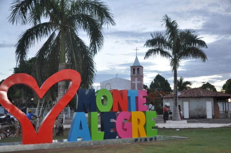 Passageiros ficam feridos após ônibus escolar tombar em Monte Alegre, Sul do PI