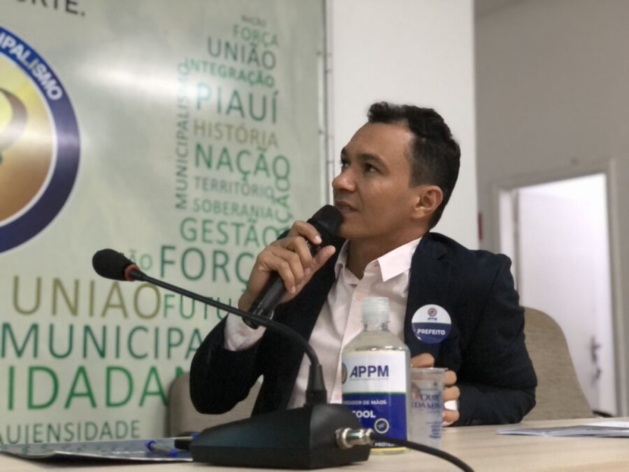 Prefeito Moreninho participa de palestra sobre o novo Marco do Saneamento Básico