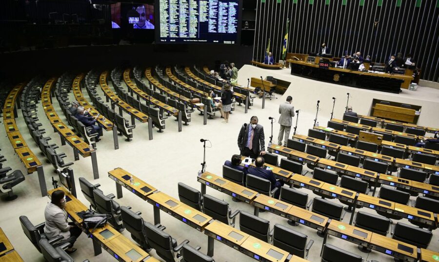 Câmara aprova urgência para funcionamento de comércio aos domingos e feriados