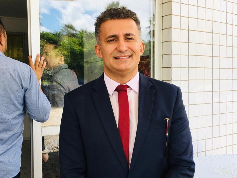 Prefeito de Curimatá chama médicos de hospital do município de "cara de bunda"