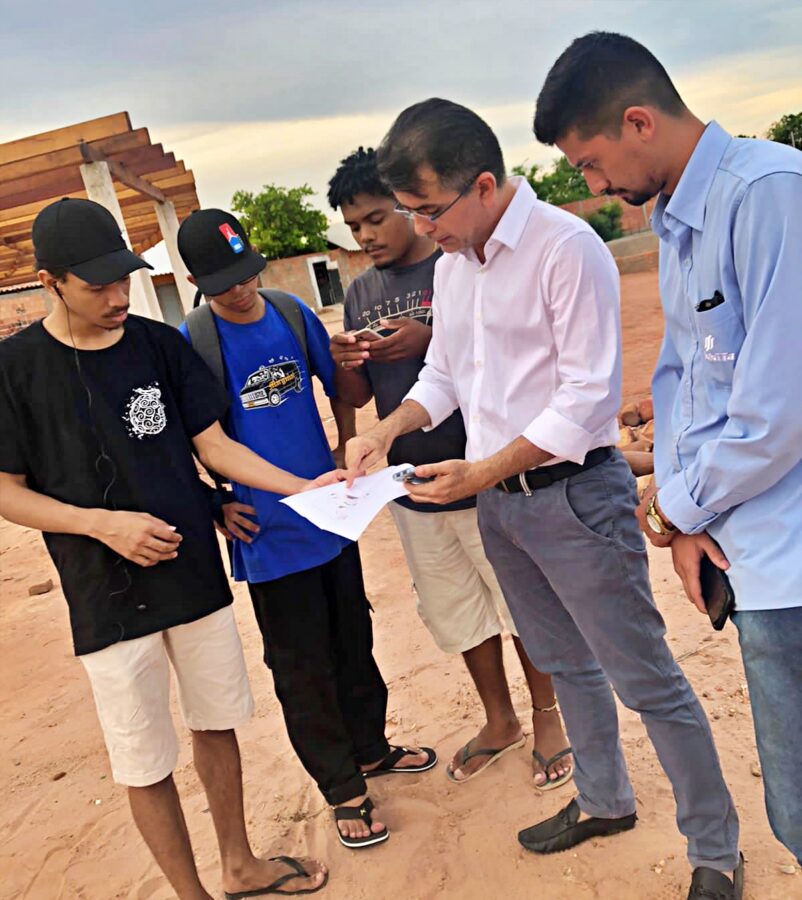 Prefeito interino Alcindo Piauilino se reúne com skatistas e anuncia construção de pista Street Skate