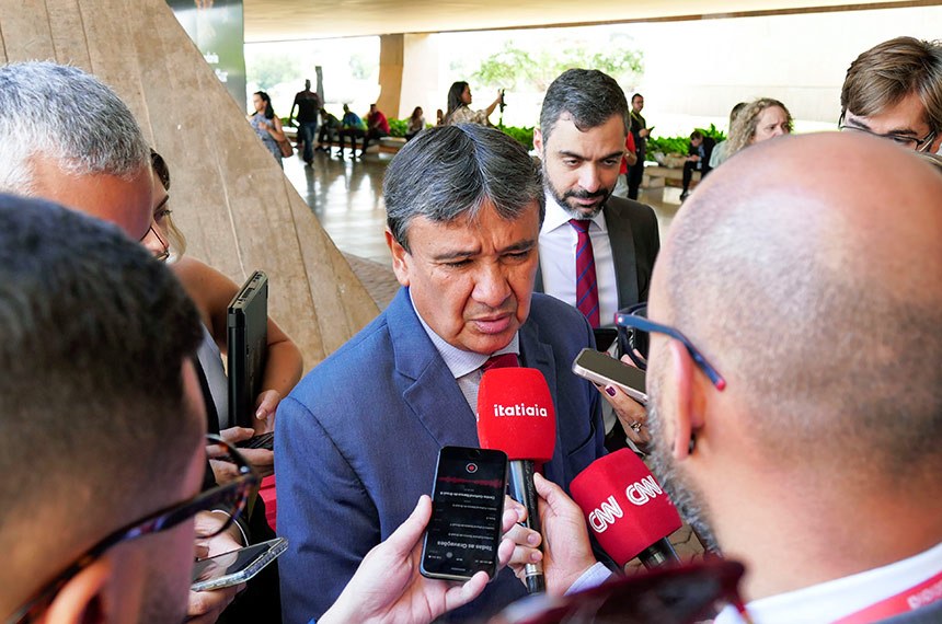 W. Dias diz que manutenção de imposto zero sobre combustível será discutido só após posse de Lula
