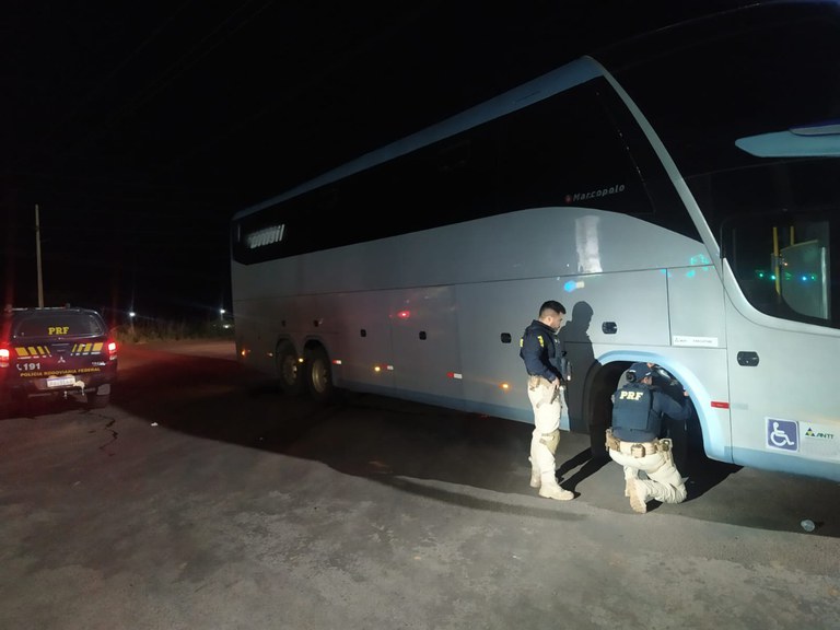 PRF recupera ônibus clonado em Bom Jesus