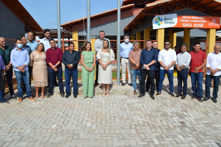 Bom Jesus 84 anos | Nestor Elvas inaugura escola modelo e entrega veículos para educação, meio ambiente e saúde