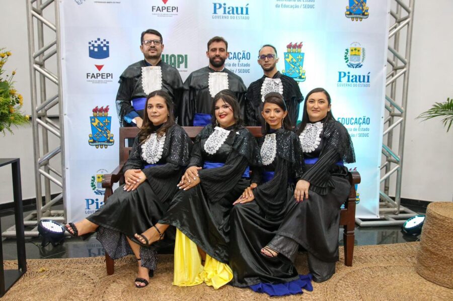 Emoção na formatura das primeiras turmas de Administração da UAPI em Teresina