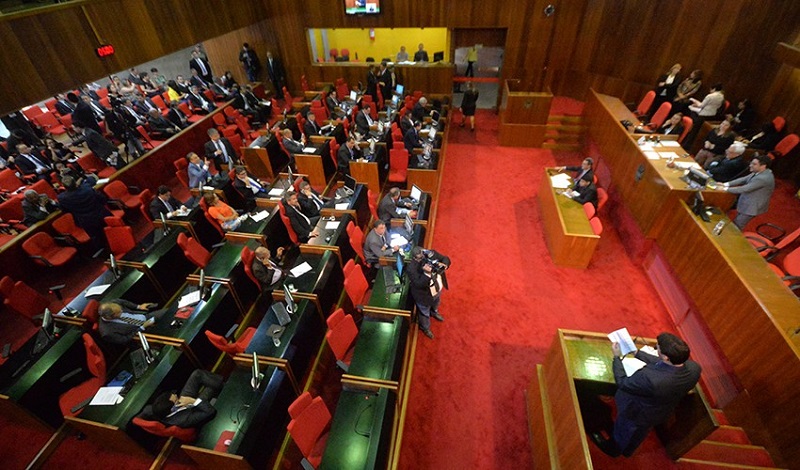 Assembleia aprova medidas propostas pelo governo, entre elas o novo piso dos professores do Estado