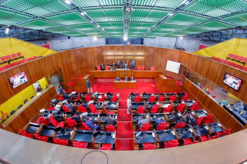 Deputados aprovam reajuste salarial de 14,95% dos professores estaduais por unanimidade