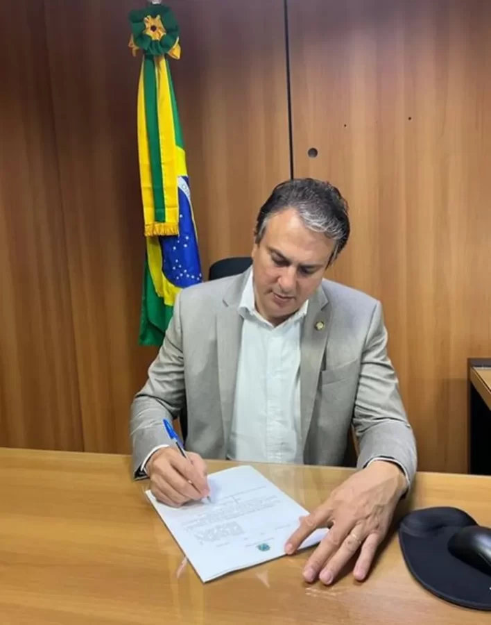 Ministro da Educação anuncia reajuste de quase 15% no piso salarial dos professores