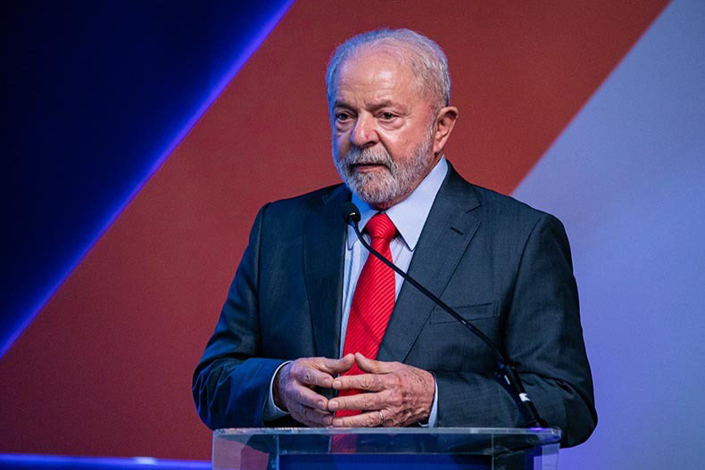 Lula abre brecha para disputar reeleição e defende punição a Bolsonaro