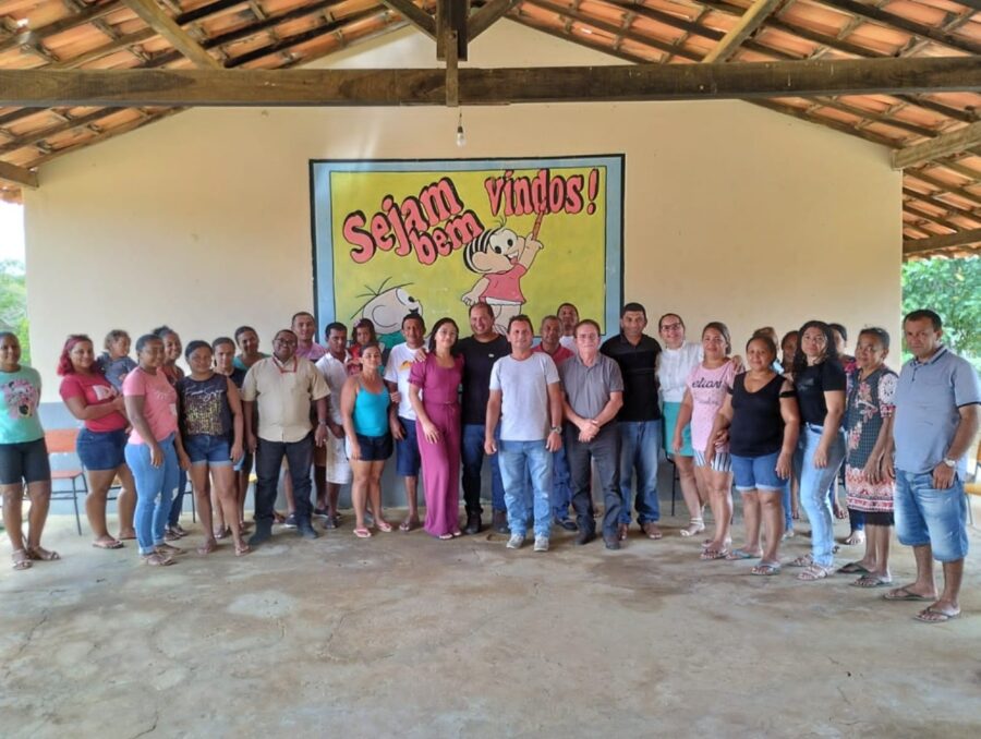 Prefeito de Santa Luz se reúne com moradores de comunidades rurais e garante melhorias na educação