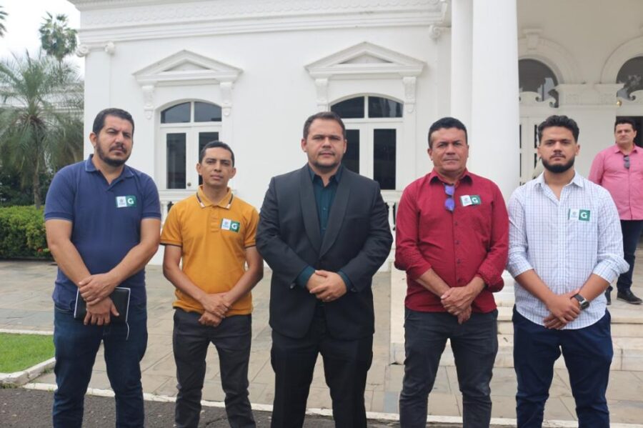 Raimundo Sobrinho comemora assinatura de ordem de serviço para obra da PI-392