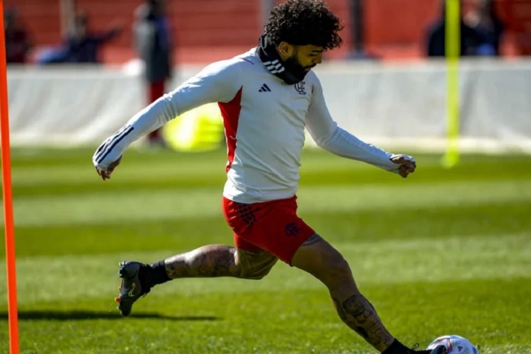 Fla embarca para disputar a Recopa e Gabigol cobra foco: 'Nossa prioridade'