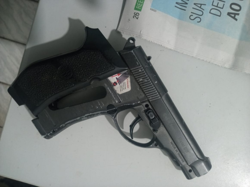 GPM de Palmeira do Piauí conduz acusado e apreende simulacro de arma de fogo