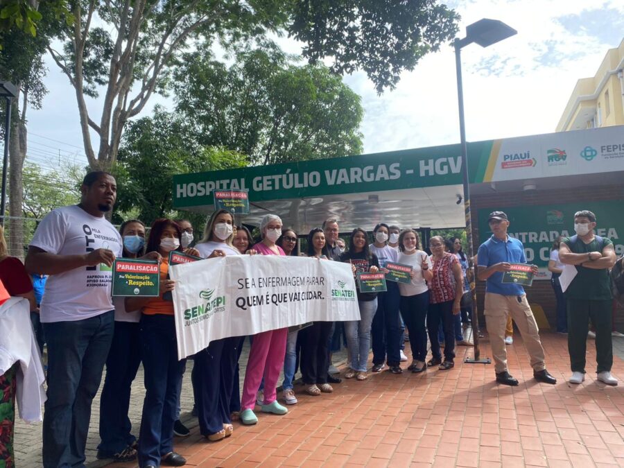 No Piauí, enfermeiros realizam protesto por 24h pelo não cumprimento do piso salarial