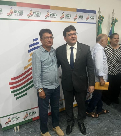 Prefeito João da Cruz leva demandas do município ao governador Rafael Fonteles