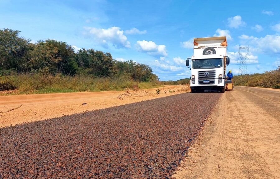 DER realiza manutenção de rodovias na região sul do Piauí