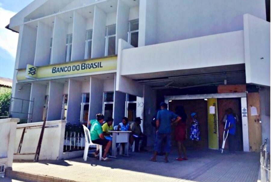 Mulher é presa dentro de agência bancária em Curimatá