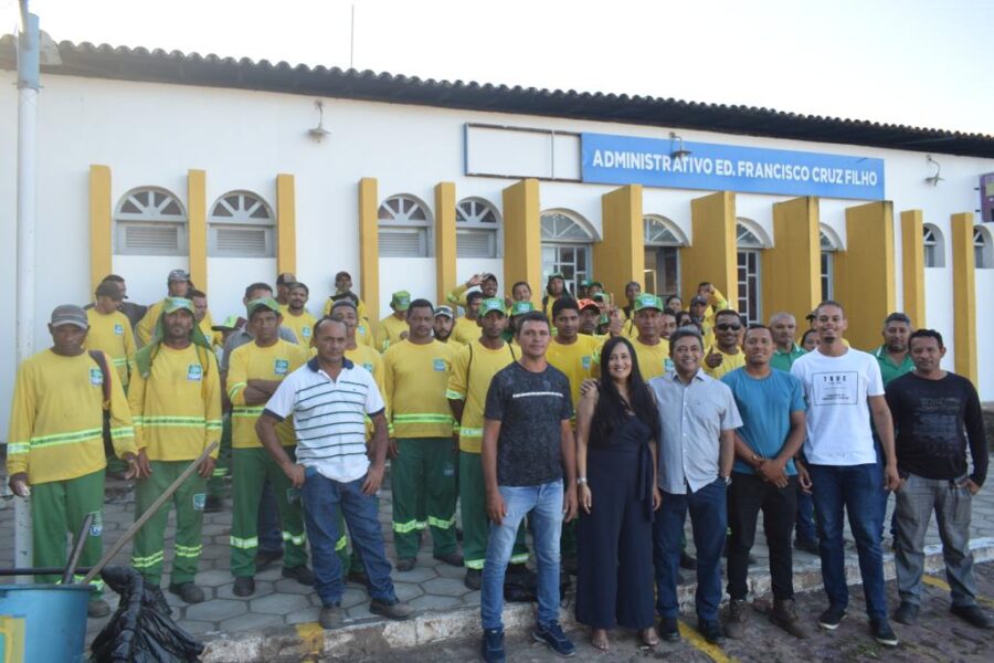 Prefeitura de Bom Jesus promove café da manhã em homenagem ao Dia do Gari