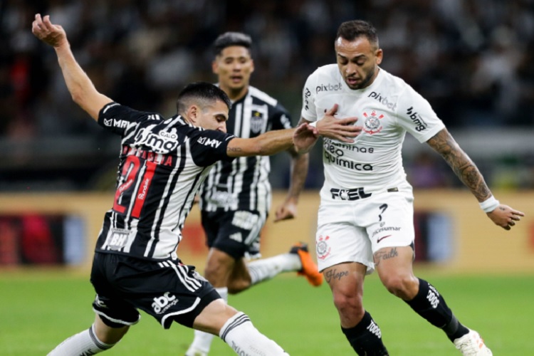 Corinthians leva 2 de Paulinho, perde para o Atlético-MG na Copa do Brasil e se afunda em crise