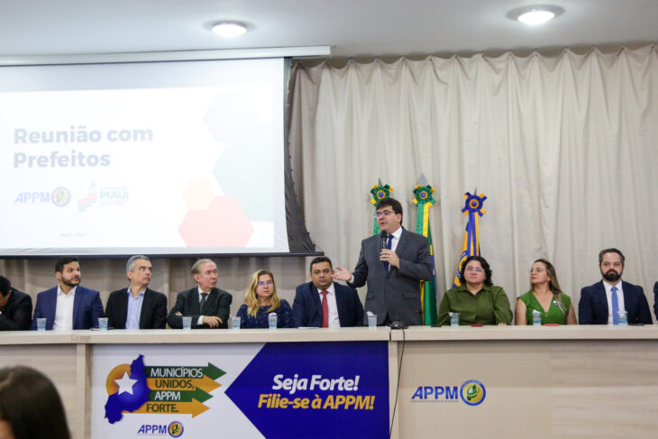 Rafael Fonteles reúne prefeitos e reforça parcerias entre Estado e municípios em diversas áreas