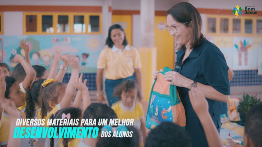 Prefeitura de Bom Jesus entrega Kits escolares para alunos da rede municipal