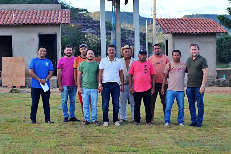 Estádio de futebol de Palmeira do Piauí recebe gramado; "um sonho antigo dos esportistas de nosso município"