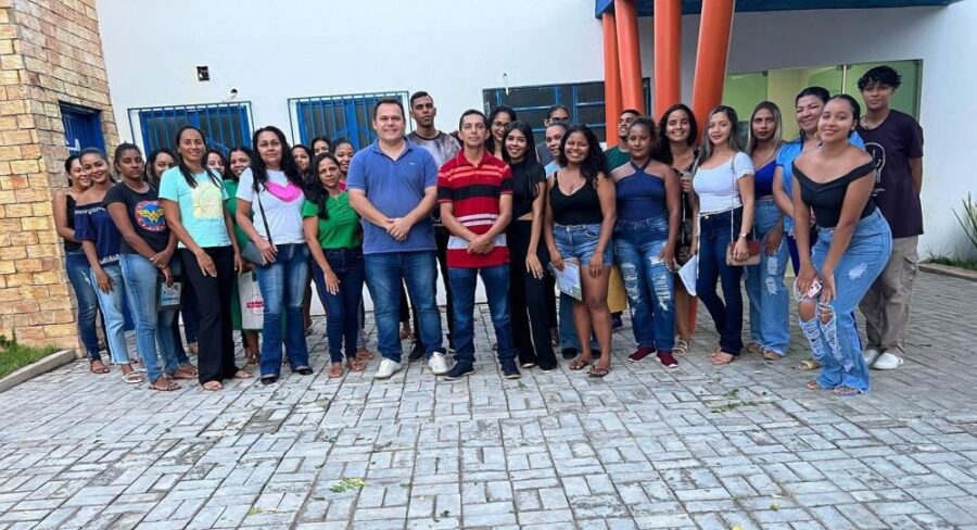 Prefeito de Currais recebe mediadores do Programa Caminhos do Saber