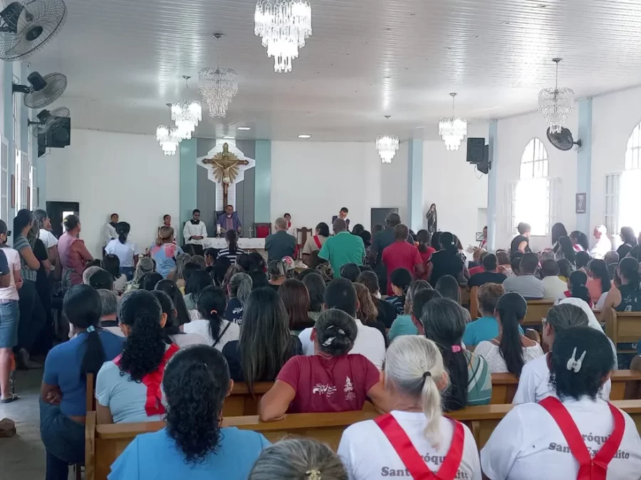 Mãe e filhos mortos em acidente na BR-135 são sepultados sob comoção em Canto do Buriti