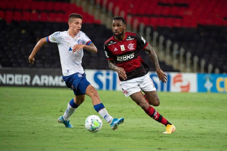 Gerson dá soco em Varela durante treino do Flamengo
