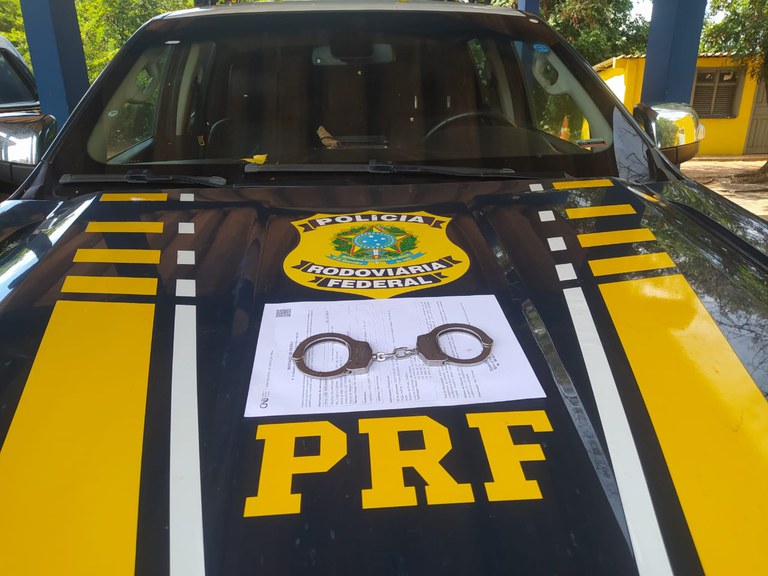 Mulher é presa pela PRF por receptação de veículo em Redenção do Gurguéia