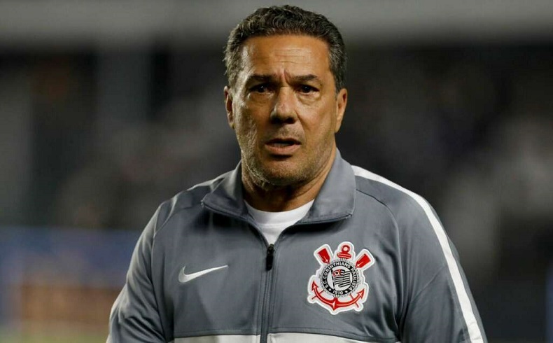 Corinthians anuncia saída do Técnico Vanderlei Luxemburgo